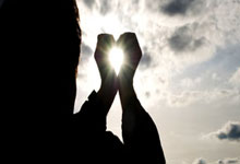 J9：[高尔夫]沙特女子国际赛提提库大赢4杆提前庆生 何沐妮T8.